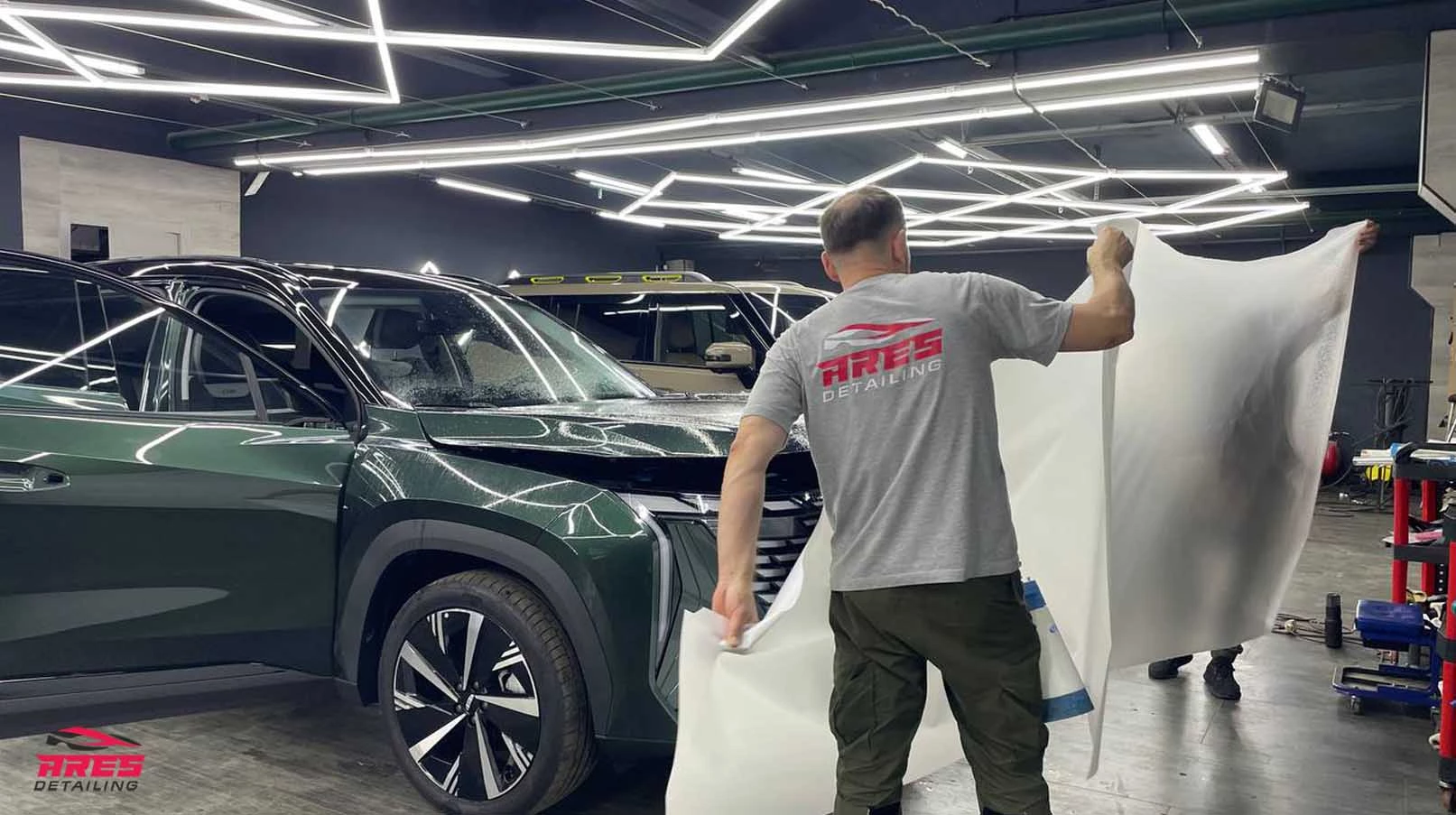 Оклейка кузова матовым полиуретаном Geely Atlas - изобр. 6