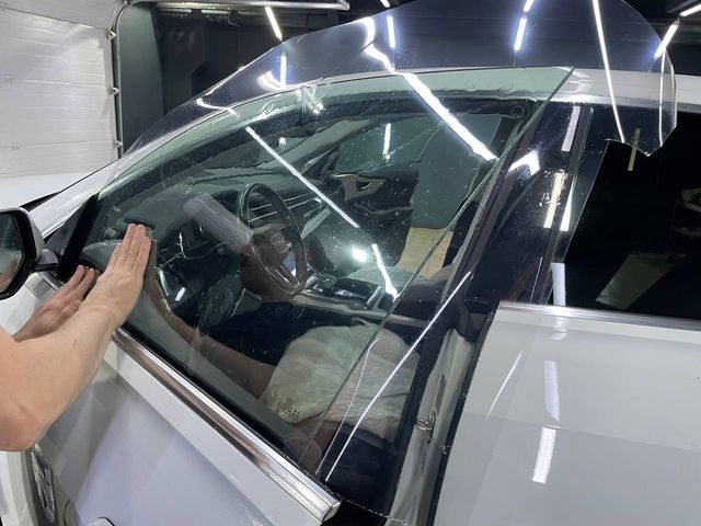 Шумоизоляция боковых стекол Audi Q8