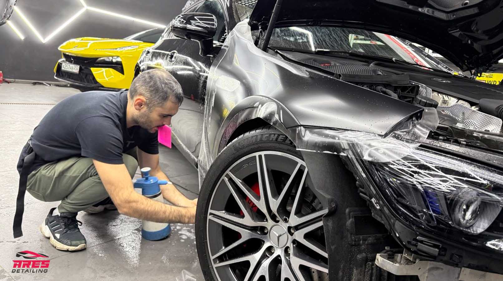 Оклейка матовым полиуретаном автомобиля Mercedes AMG