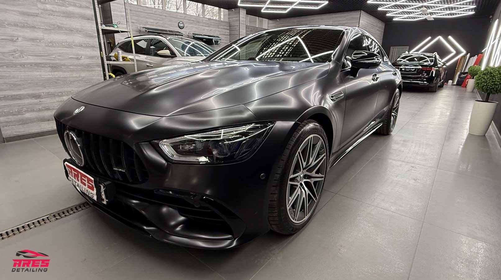 Оклейка матовым полиуретаном автомобиля Mercedes AMG