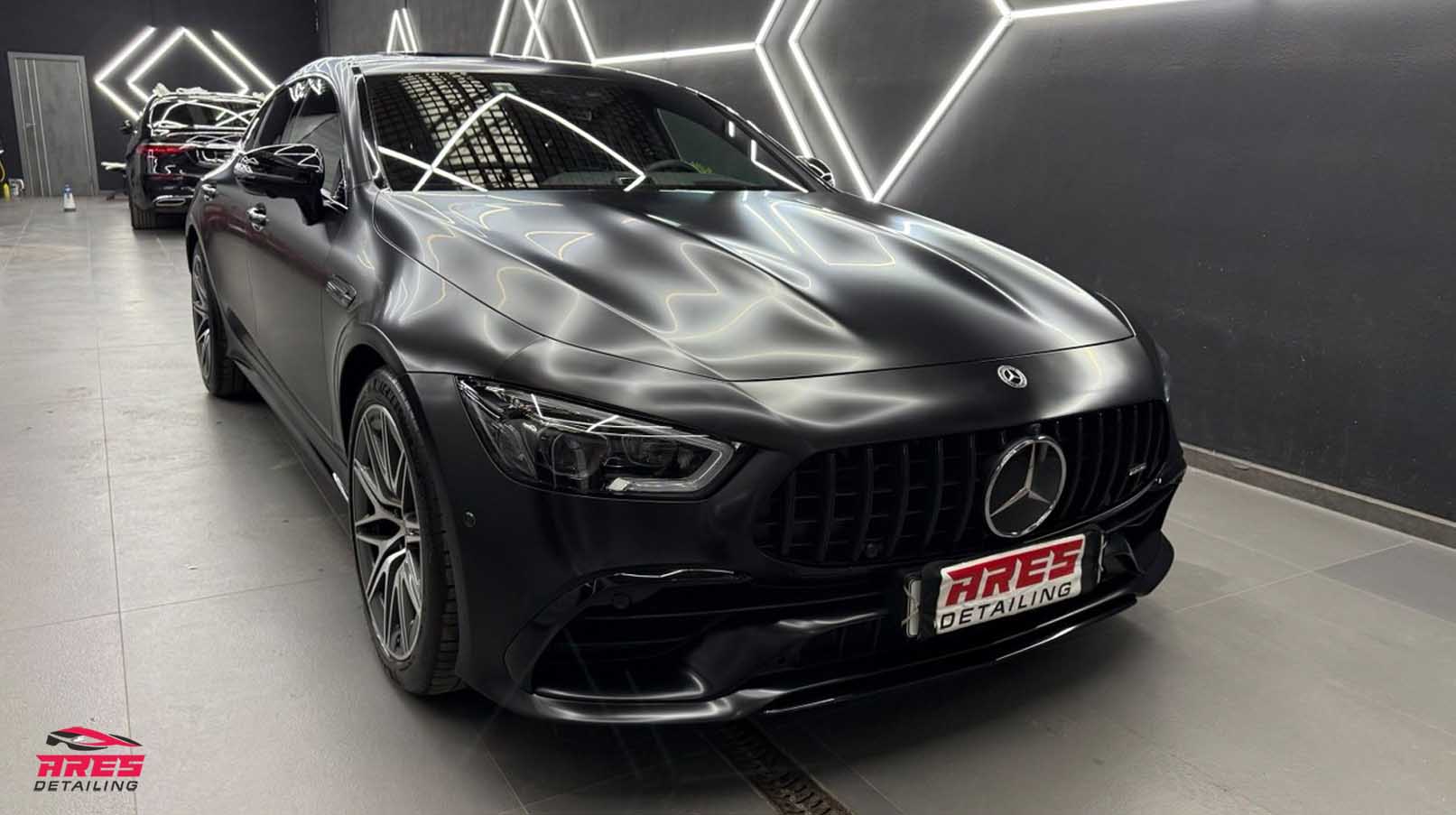 Оклейка матовым полиуретаном автомобиля Mercedes AMG